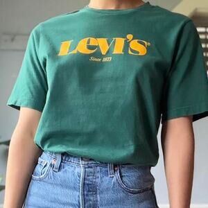 Levi’s hunter green logo tee (XS)